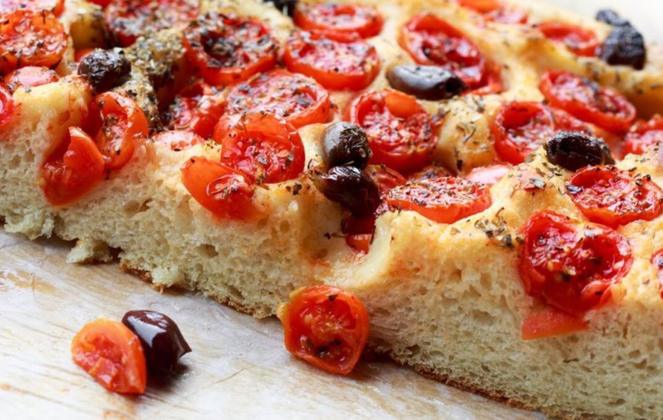Focaccia soffice con bordo croccante